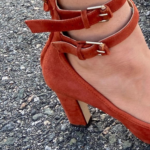 Spring heels - Picture 5 of 6